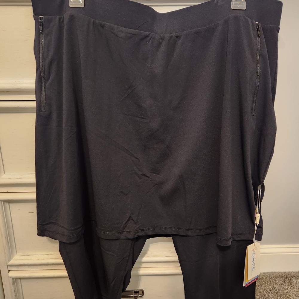 HydroChic 4x Black Ahtletic/Swim Skirt w/capri leggings